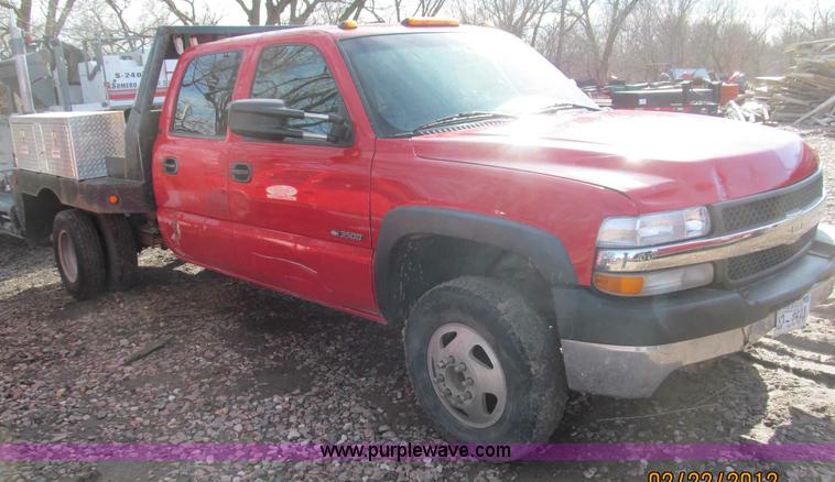 image for item B5105 2001 Chevrolet Silverado C3500 crew cab pickup truck