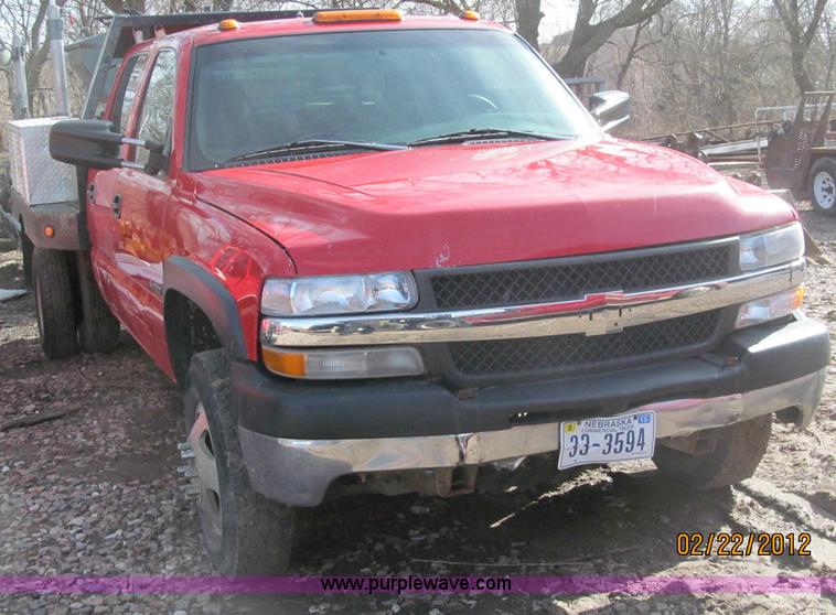 image for item B5105 2001 Chevrolet Silverado C3500 crew cab pickup truck