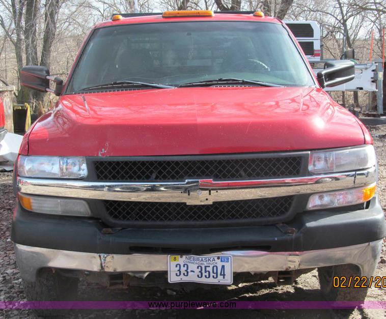 image for item B5105 2001 Chevrolet Silverado C3500 crew cab pickup truck