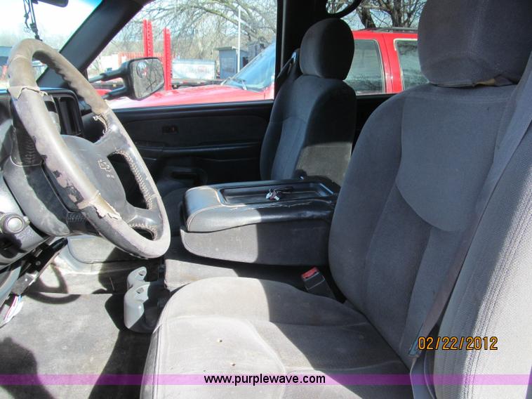 image for item B5105 2001 Chevrolet Silverado C3500 crew cab pickup truck