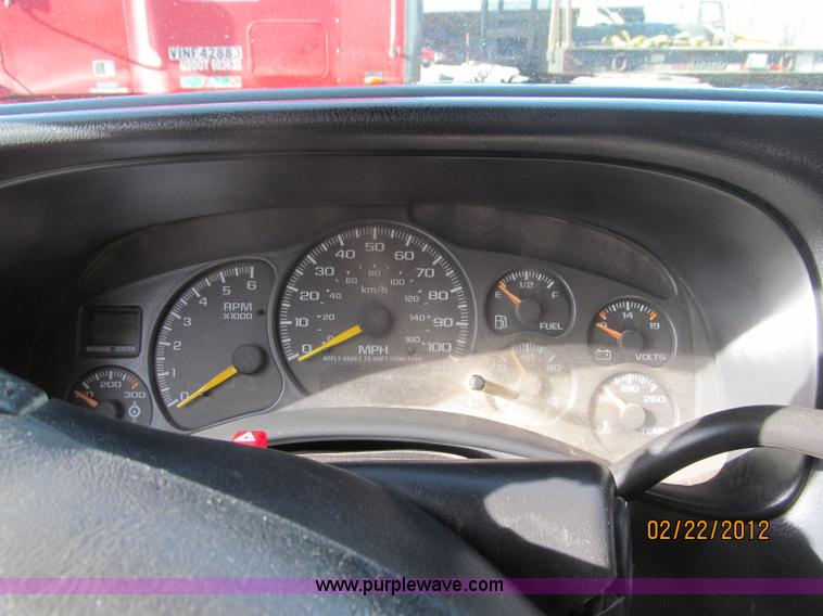 image for item B5105 2001 Chevrolet Silverado C3500 crew cab pickup truck