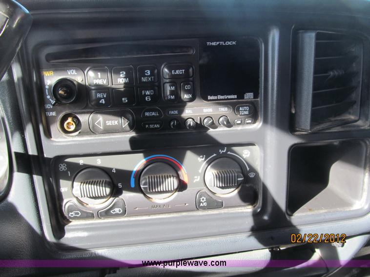 image for item B5105 2001 Chevrolet Silverado C3500 crew cab pickup truck