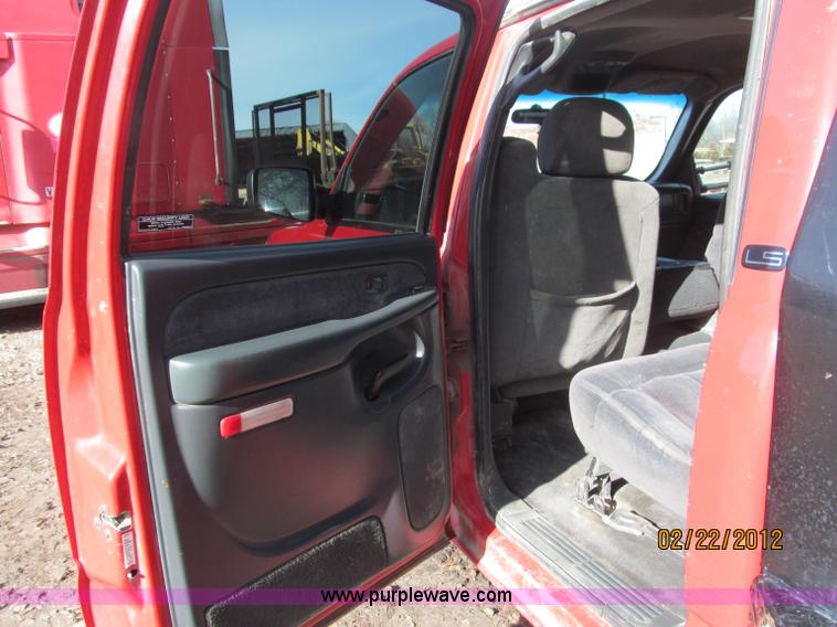 image for item B5105 2001 Chevrolet Silverado C3500 crew cab pickup truck