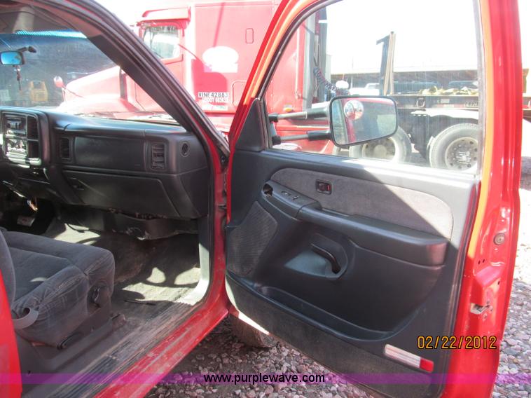 image for item B5105 2001 Chevrolet Silverado C3500 crew cab pickup truck