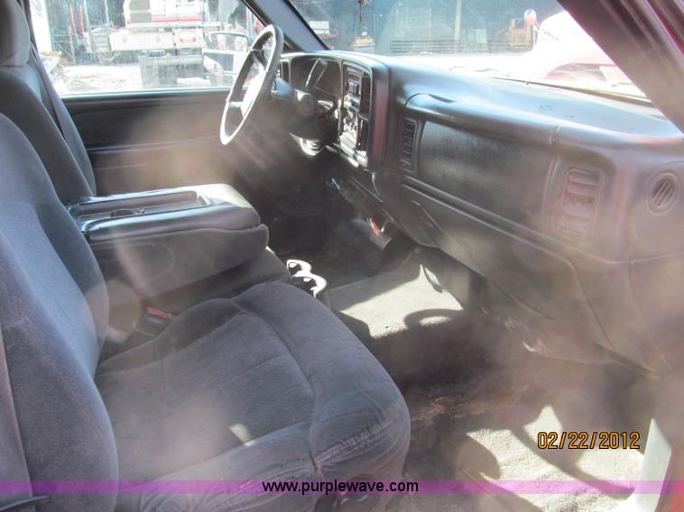 image for item B5105 2001 Chevrolet Silverado C3500 crew cab pickup truck