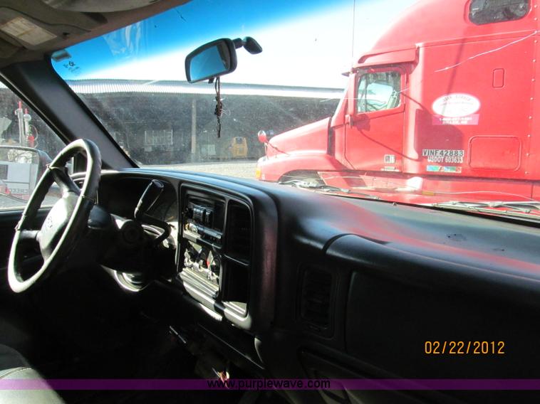 image for item B5105 2001 Chevrolet Silverado C3500 crew cab pickup truck