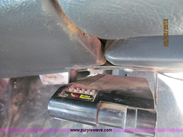 image for item B5105 2001 Chevrolet Silverado C3500 crew cab pickup truck