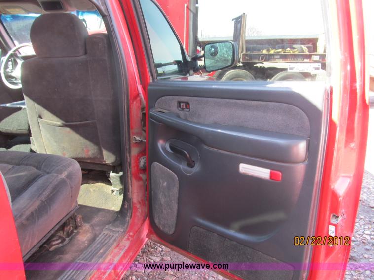 image for item B5105 2001 Chevrolet Silverado C3500 crew cab pickup truck