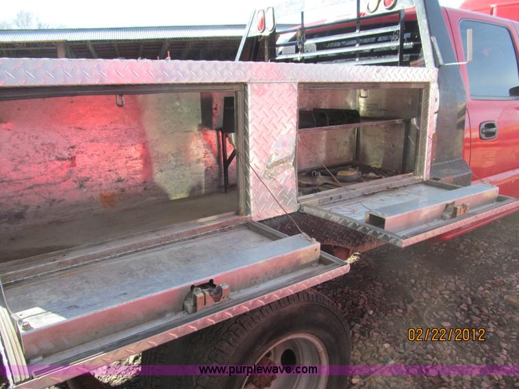 image for item B5105 2001 Chevrolet Silverado C3500 crew cab pickup truck