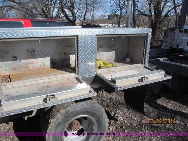 image for item B5105 2001 Chevrolet Silverado C3500 crew cab pickup truck