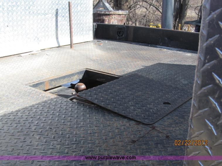 image for item B5105 2001 Chevrolet Silverado C3500 crew cab pickup truck