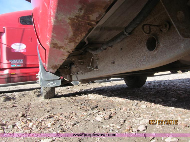 image for item B5105 2001 Chevrolet Silverado C3500 crew cab pickup truck