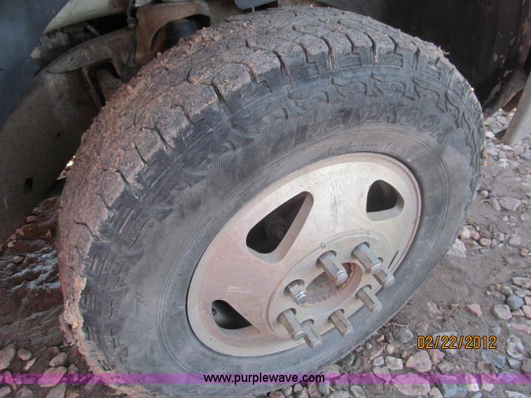 image for item B5105 2001 Chevrolet Silverado C3500 crew cab pickup truck