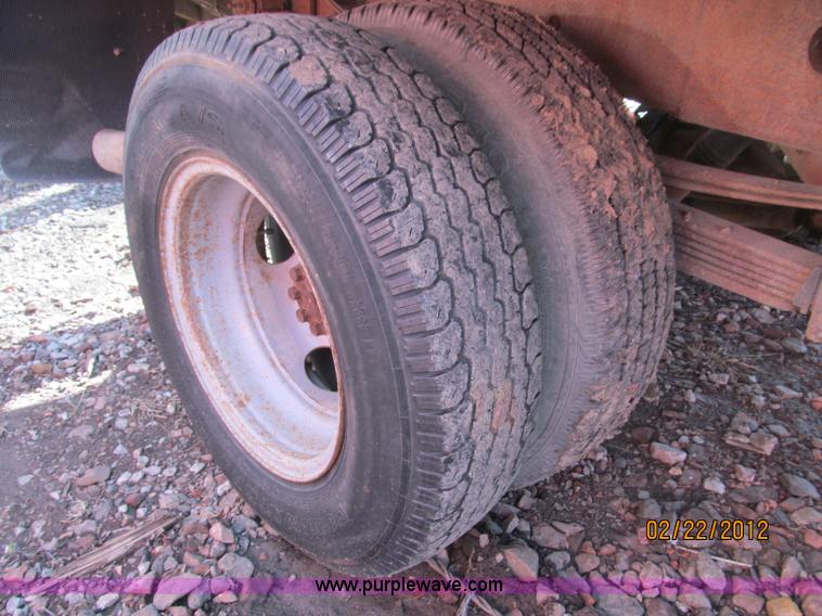 image for item B5105 2001 Chevrolet Silverado C3500 crew cab pickup truck