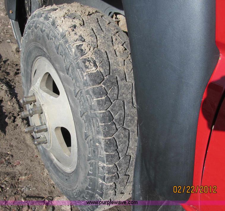 image for item B5105 2001 Chevrolet Silverado C3500 crew cab pickup truck