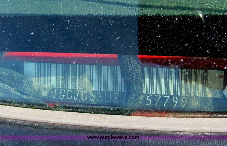 image for item B5105 2001 Chevrolet Silverado C3500 crew cab pickup truck