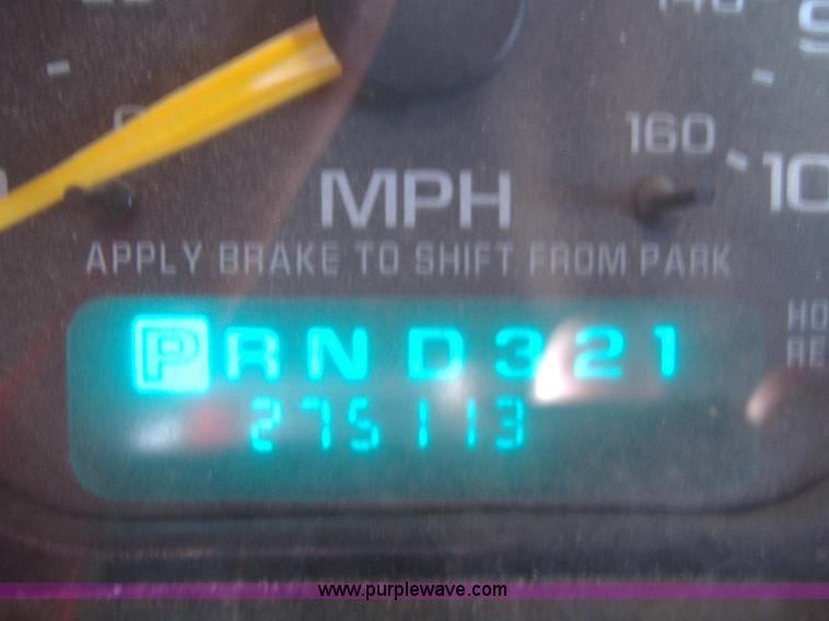 image for item B5105 2001 Chevrolet Silverado C3500 crew cab pickup truck