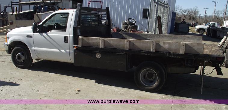 image for item B6138 2000 Ford F350 XL Super Duty flatbed pickup truck