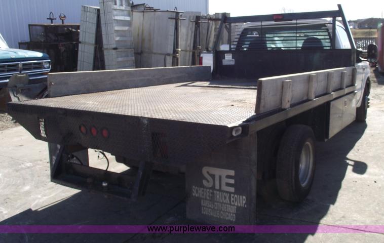 image for item B6138 2000 Ford F350 XL Super Duty flatbed pickup truck
