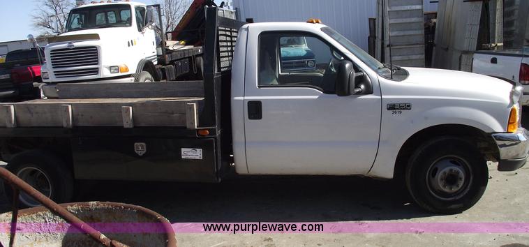 image for item B6138 2000 Ford F350 XL Super Duty flatbed pickup truck