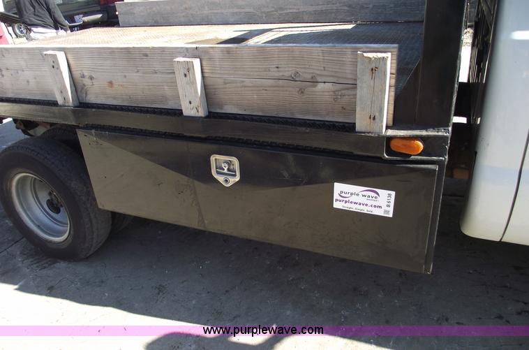 image for item B6138 2000 Ford F350 XL Super Duty flatbed pickup truck