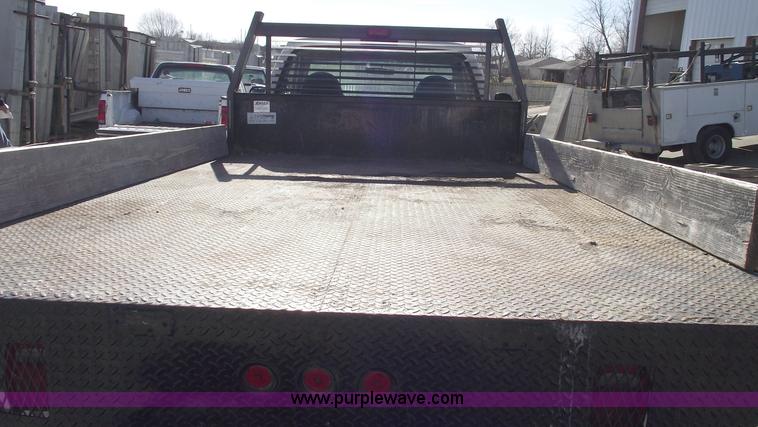 image for item B6138 2000 Ford F350 XL Super Duty flatbed pickup truck