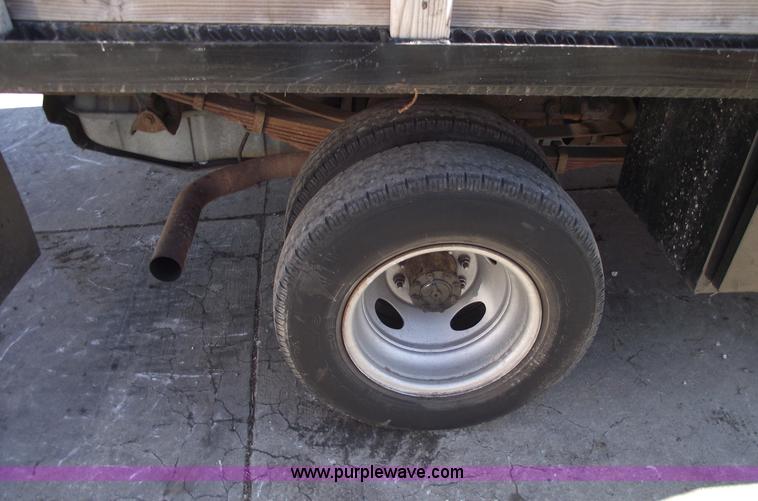 image for item B6138 2000 Ford F350 XL Super Duty flatbed pickup truck