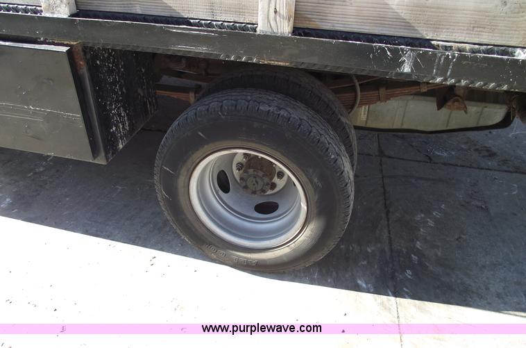 image for item B6138 2000 Ford F350 XL Super Duty flatbed pickup truck