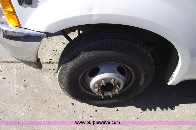 image for item B6138 2000 Ford F350 XL Super Duty flatbed pickup truck