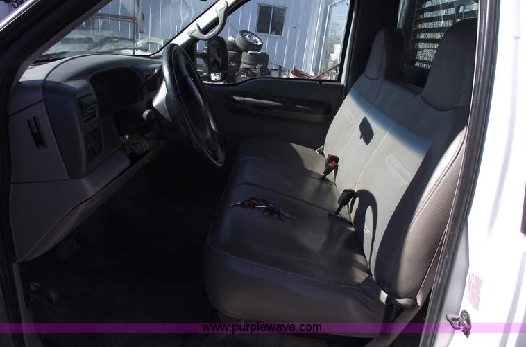 image for item B6138 2000 Ford F350 XL Super Duty flatbed pickup truck