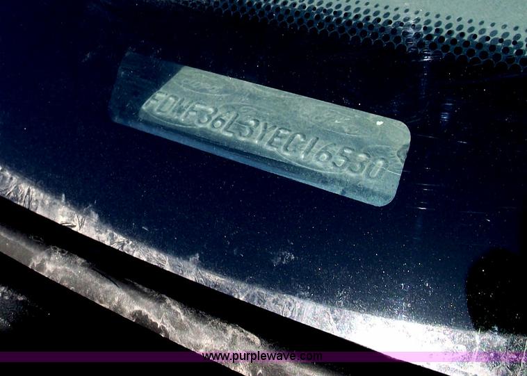 image for item B6138 2000 Ford F350 XL Super Duty flatbed pickup truck