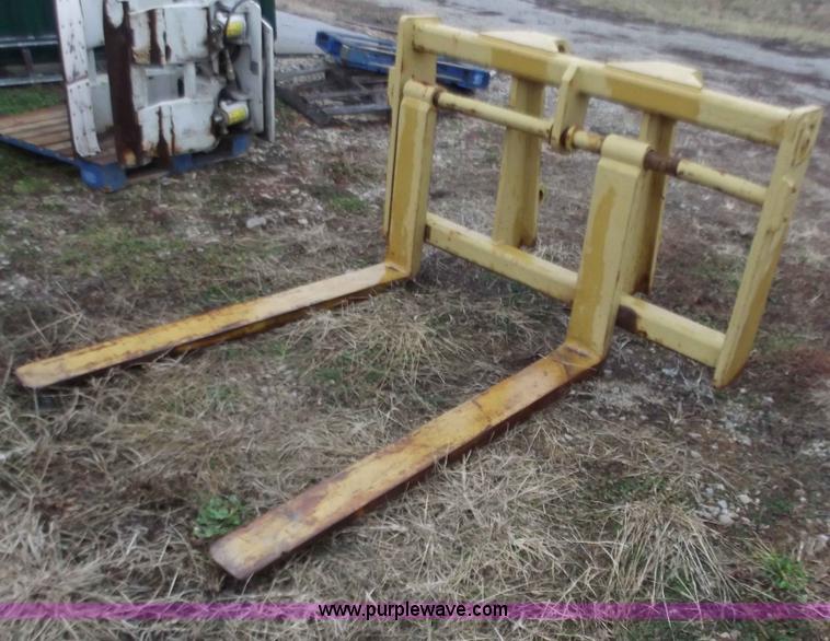 image for item B6223 Balderson 60" quick attach loader forks