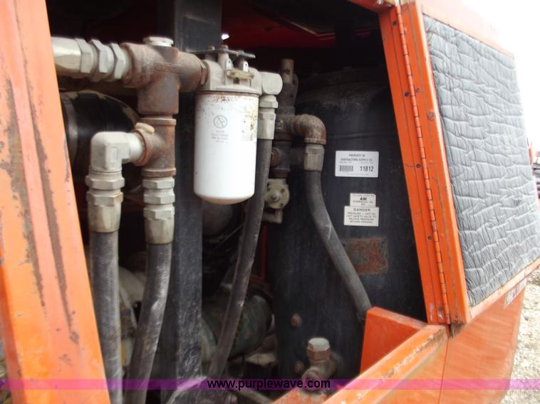 image for item B6233 Sullivan D750QV towable air compressor