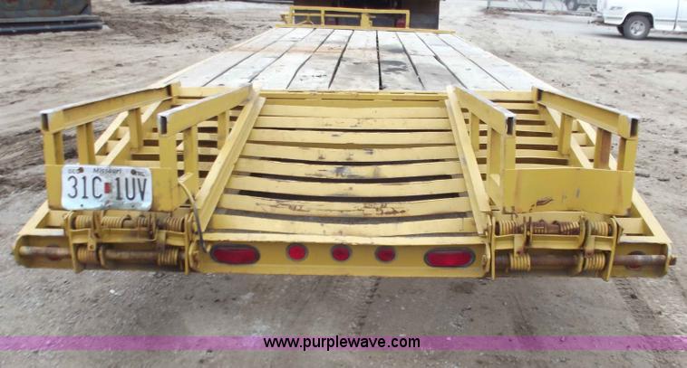 image for item B6236 1995 CZ 25' flatbed trailer