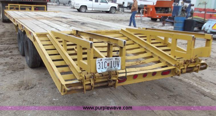 image for item B6236 1995 CZ 25' flatbed trailer