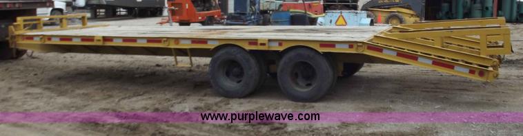 image for item B6236 1995 CZ 25' flatbed trailer