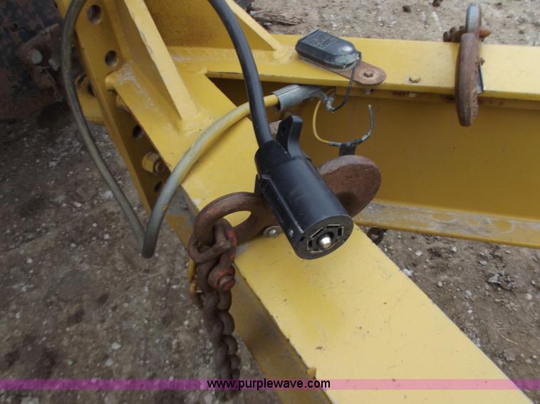 image for item B6236 1995 CZ 25' flatbed trailer