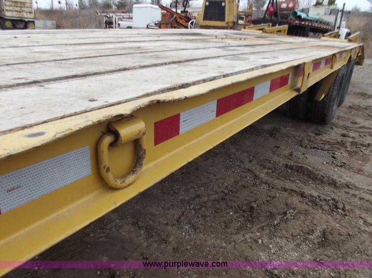 image for item B6236 1995 CZ 25' flatbed trailer
