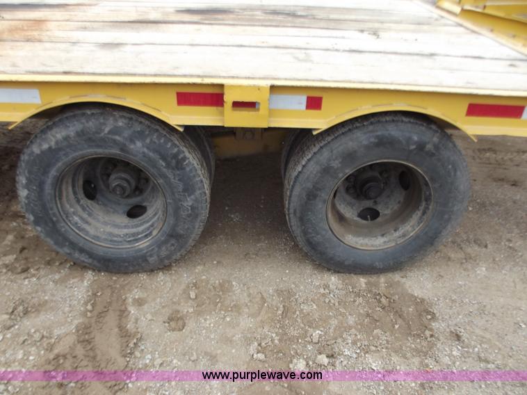 image for item B6236 1995 CZ 25' flatbed trailer