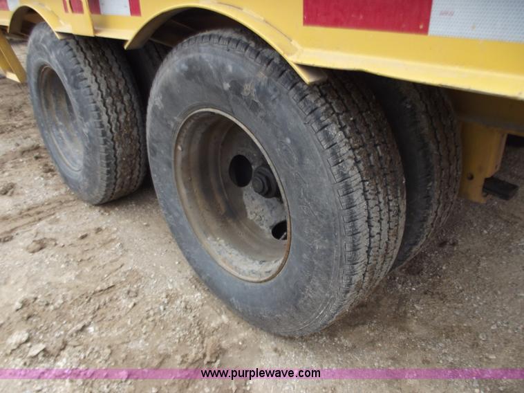 image for item B6236 1995 CZ 25' flatbed trailer