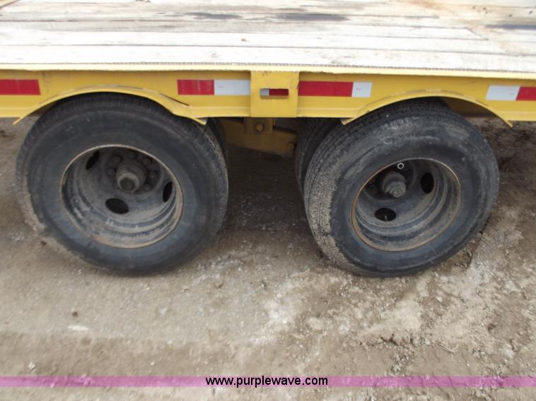 image for item B6236 1995 CZ 25' flatbed trailer