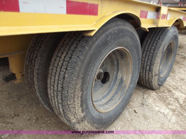 image for item B6236 1995 CZ 25' flatbed trailer