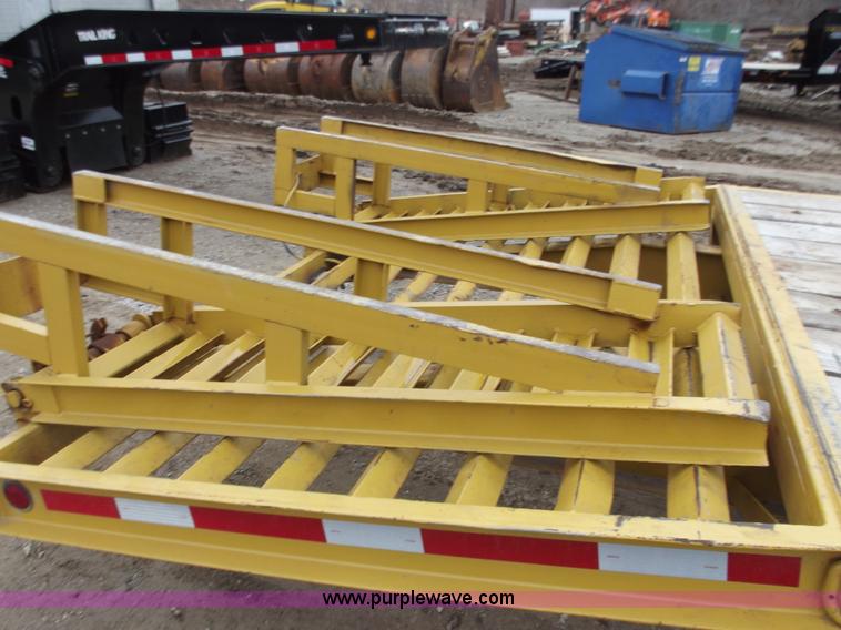 image for item B6236 1995 CZ 25' flatbed trailer