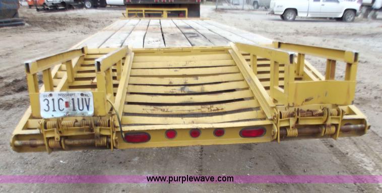 image for item B6236 1995 CZ 25' flatbed trailer