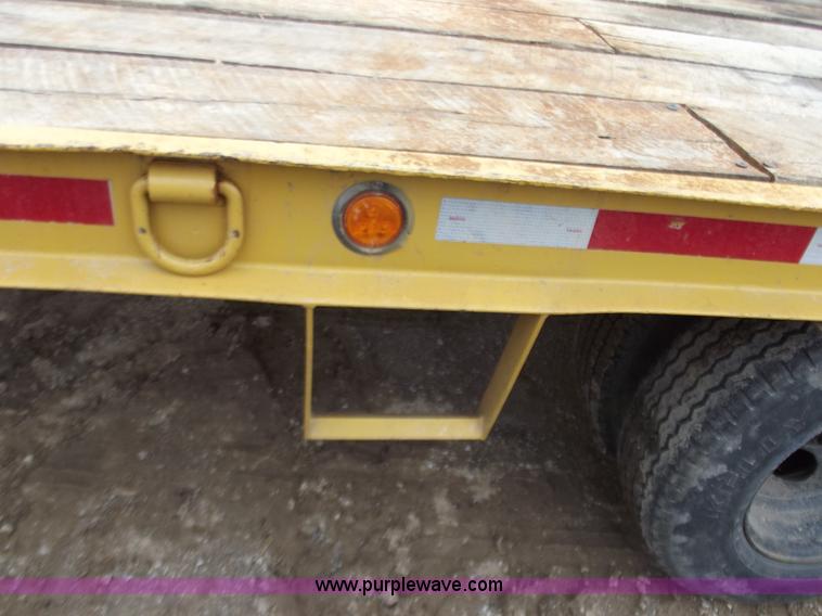 image for item B6236 1995 CZ 25' flatbed trailer