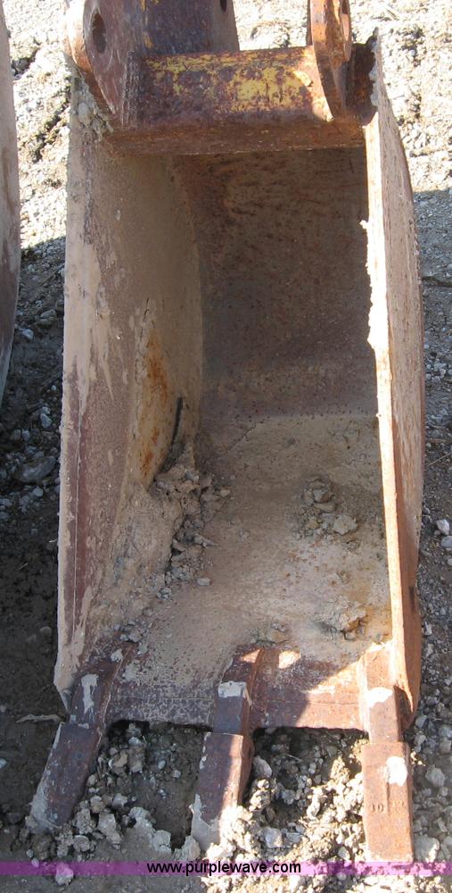 image for item C5981 16" bucket with three teeth