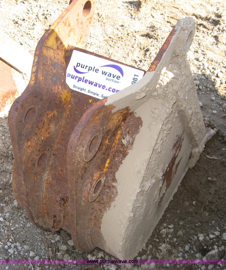 image for item C5981 16" bucket with three teeth