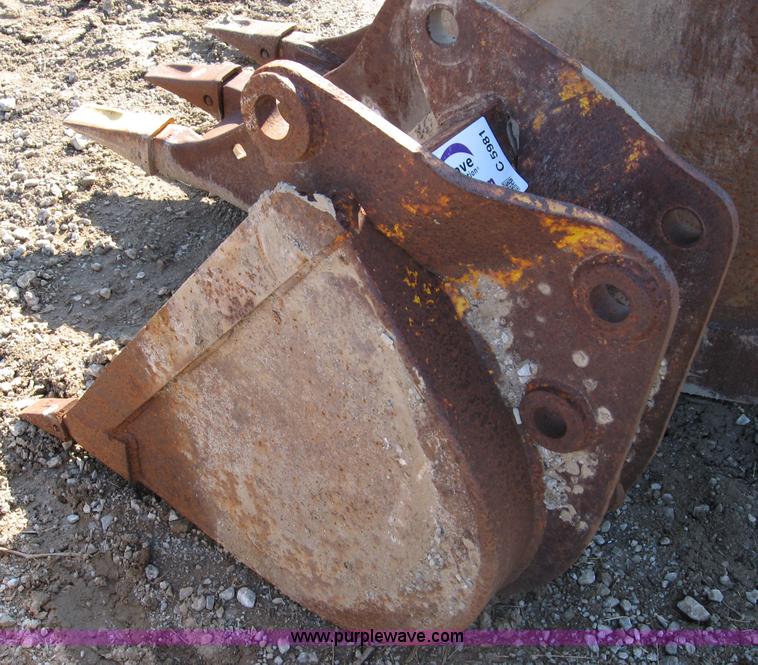 image for item C5981 16" bucket with three teeth