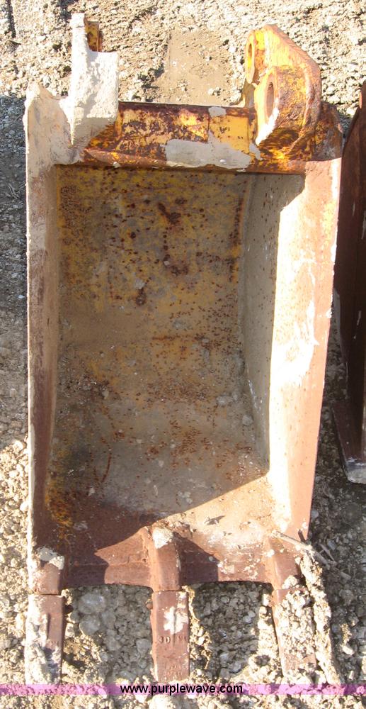 image for item C5982 18" bucket with three teeth