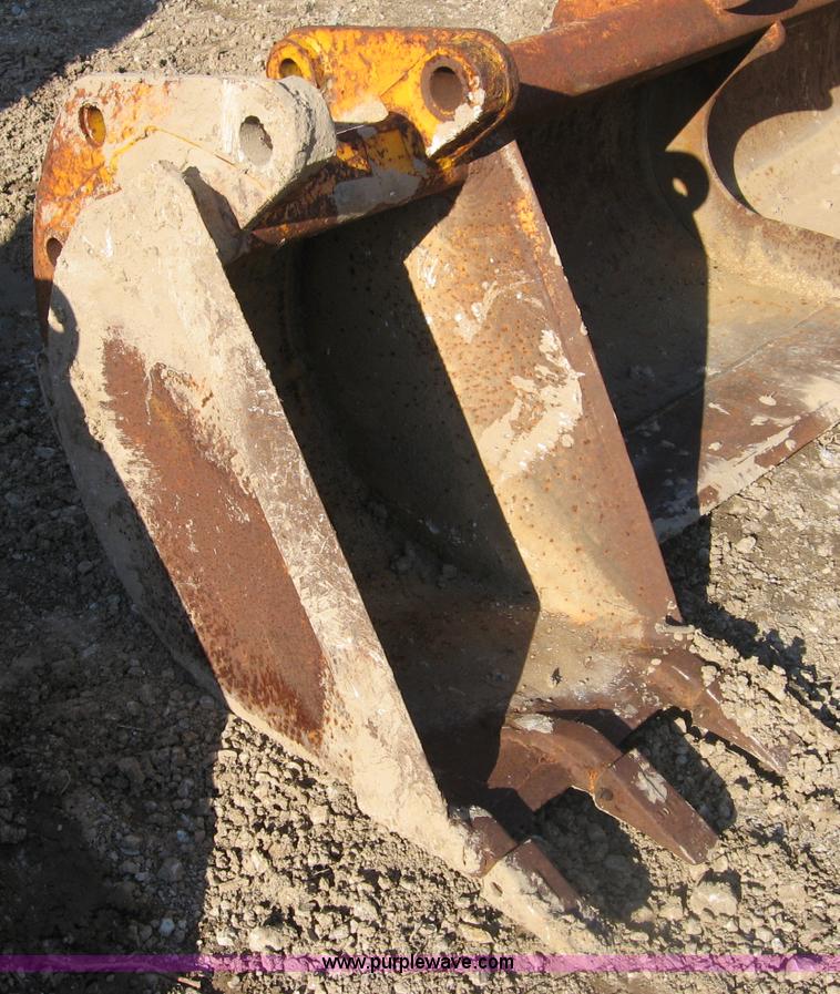 image for item C5982 18" bucket with three teeth